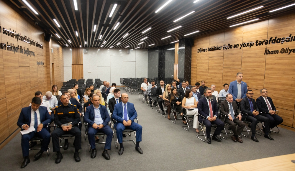 Bakı KOB Evində "Orta Dəhlizin inkişafı ilə bağlı" keçirilən sahəvi görüşdə AGTL rəhbərliyi və üzvləri iştirak edib