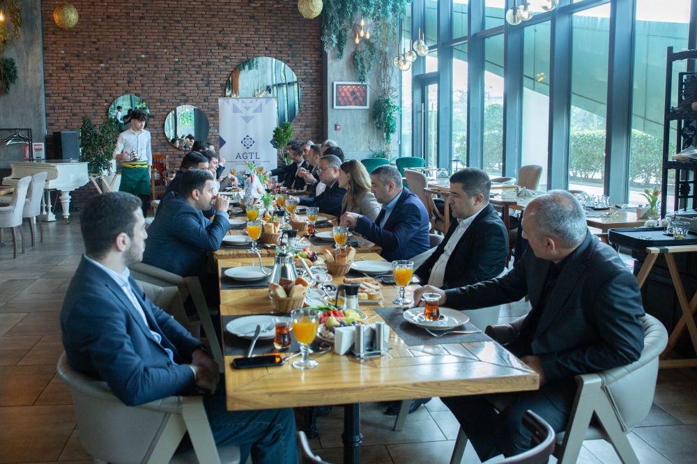 Azərbaycan Gömrük Təmsilçiliyi və Logistika Şirkətlərinin Assosiasiyasının təşkilatçılığı ilə daxili daşıma ilə məşğul olan sürücülərin sertifikasiyasına dair məlumatlandırma görüşü keçirilib